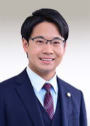弁護士 山﨑 甲斐